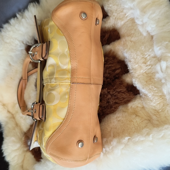 Vintage Optic Yellow Signature Purse - Picture 3 of 15